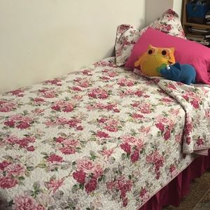 Laura Ashley Quilt Set (Twin)